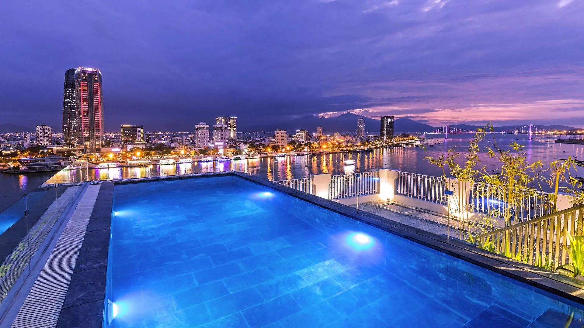 Ibiza Riverfront Da Nang Hotel Powered By Aston