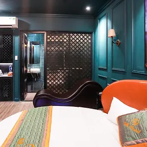reddoorz-plus-near-tan-son-nhat-airport-2.hotelsvungtau.com/