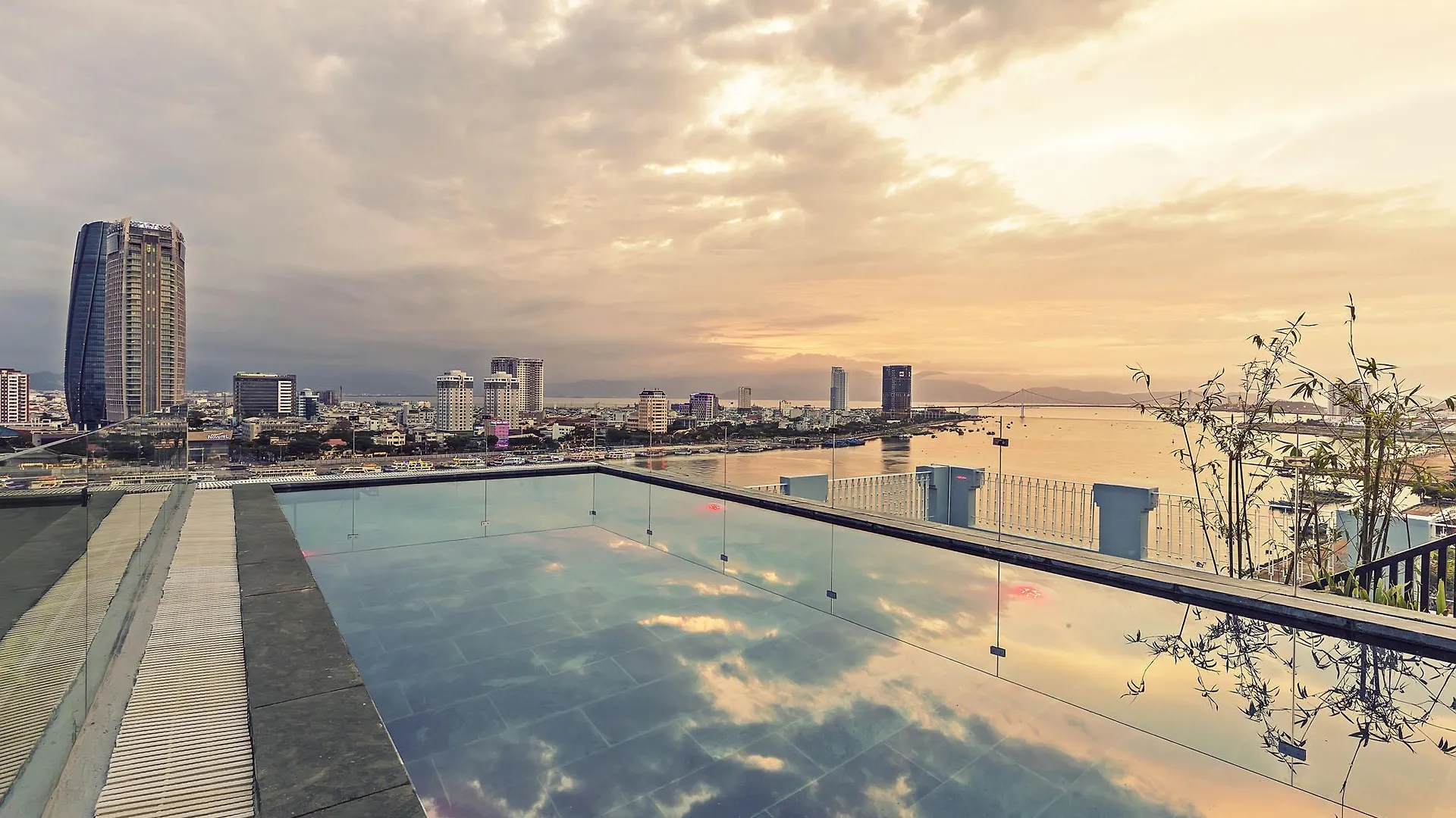 Ibiza Riverfront Da Nang Hotel Powered By Aston