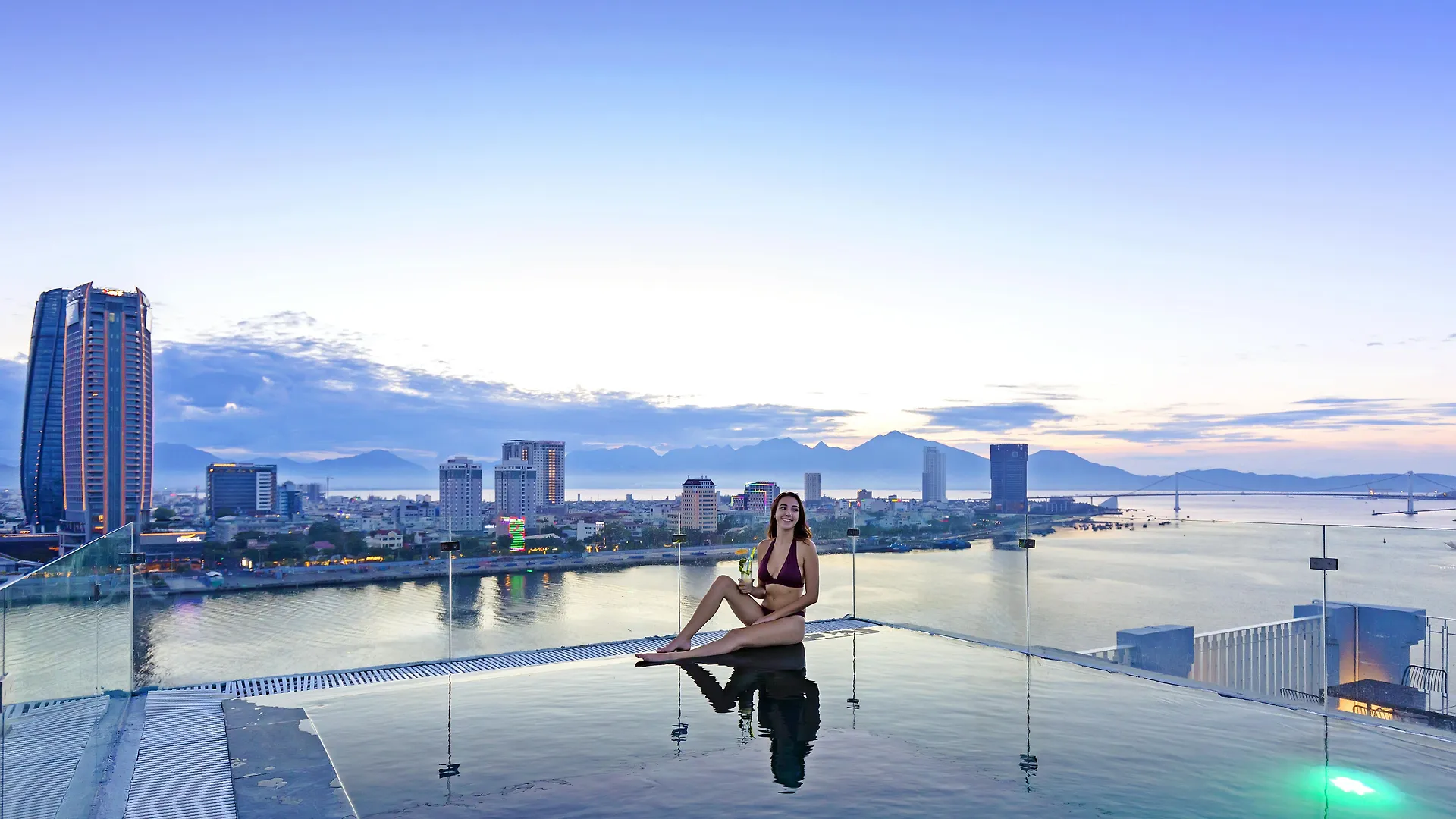 Ibiza Riverfront Da Nang Hotel Powered By Aston 4*,